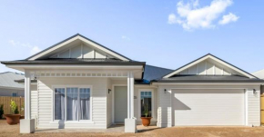 Lonnie St Pine, Point Lonsdale